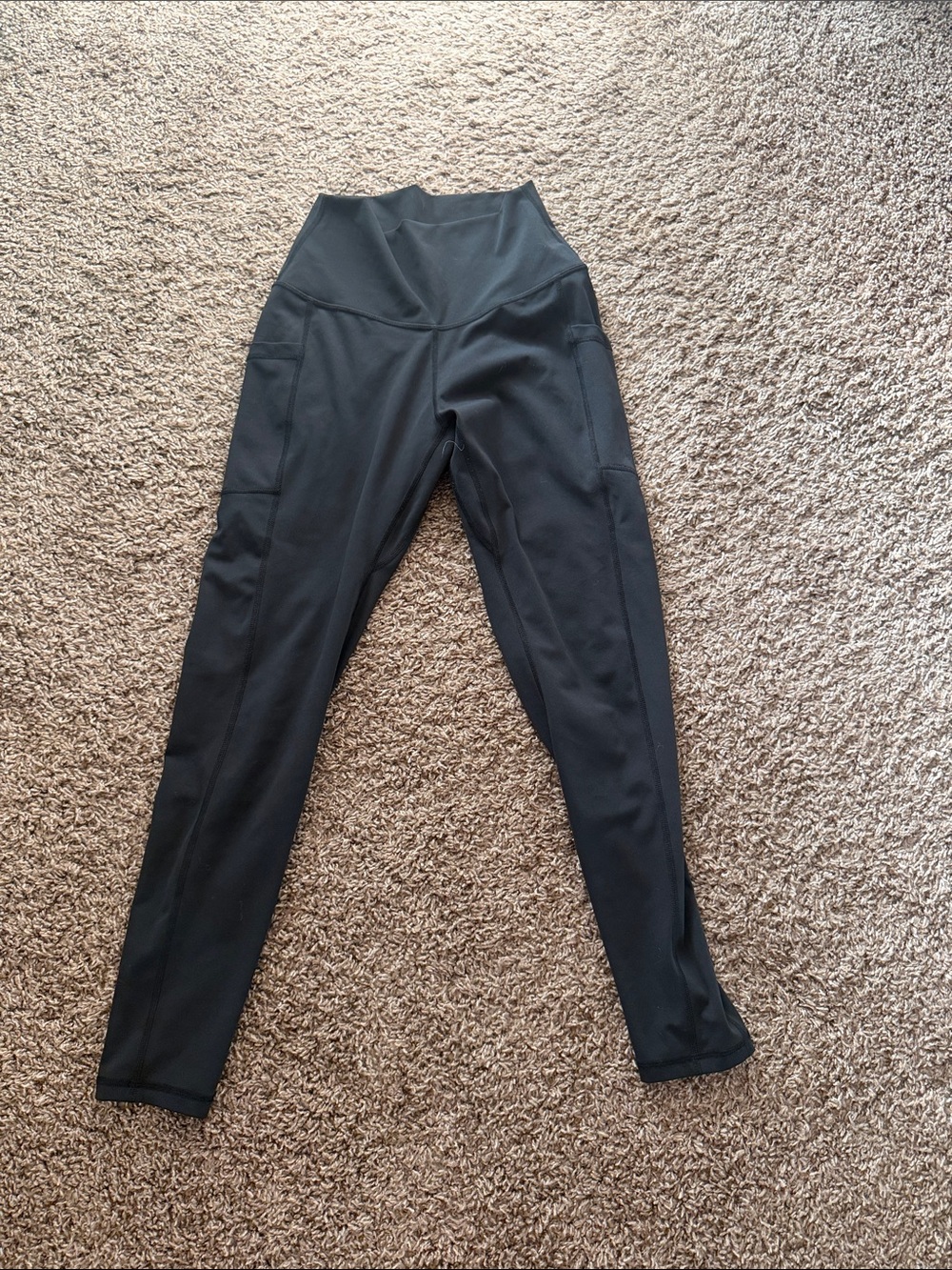 High-Waist Black Active Leggings with Side Pockets
